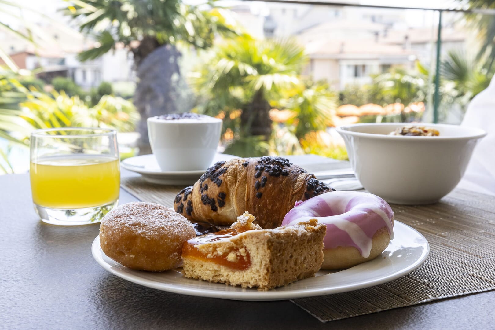 Colazione all'Hotel Savoia, giardini tropicali