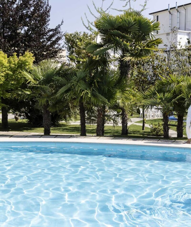 Giardino rigoglioso e piscina termale