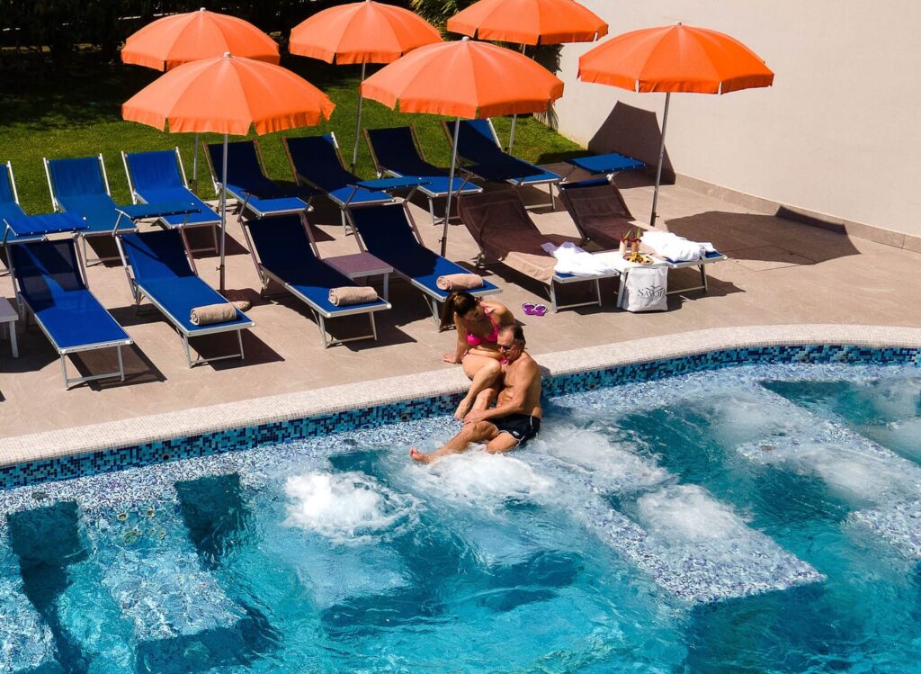 Relax nella piscina dell'Hotel Savoia