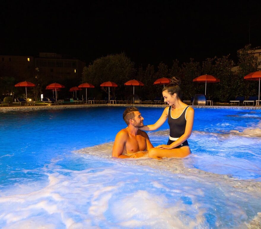 A romantic night in the thermal pool.