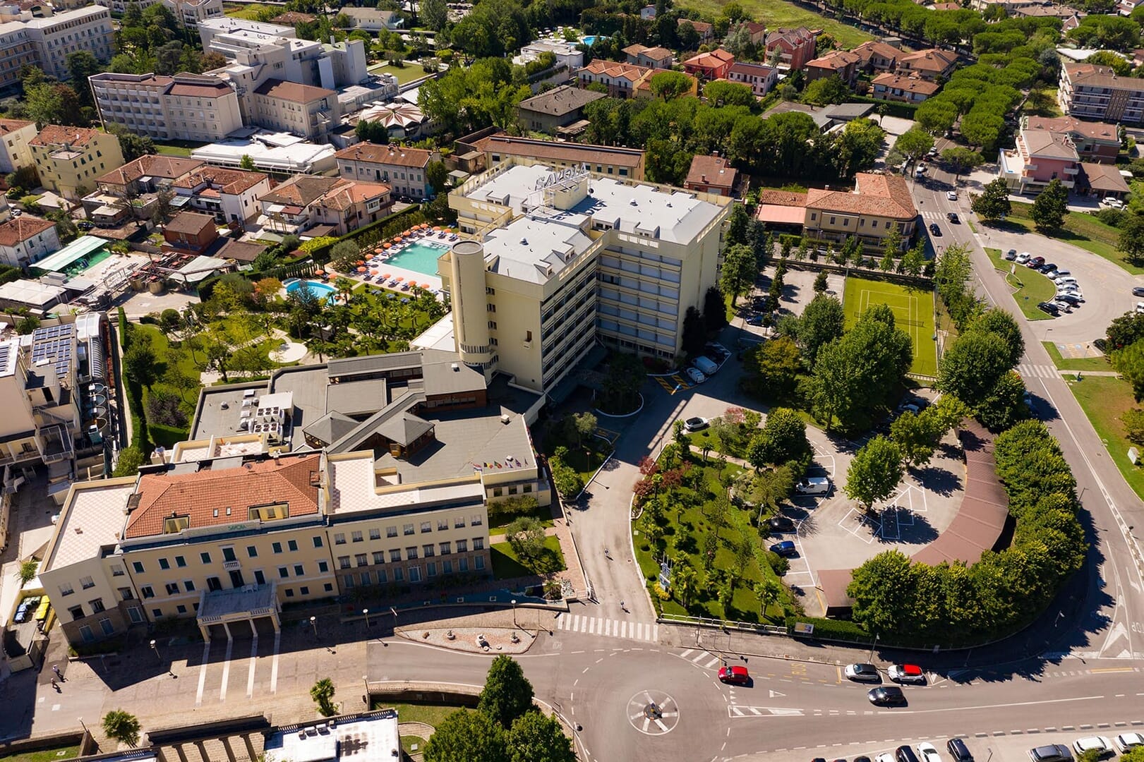 Hotel Savoia: Surrounded by Greenery and Relaxation